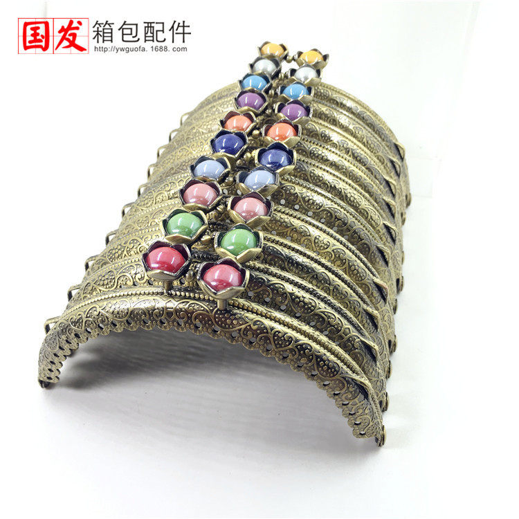 10.5Cm semicircular encaje en relieve cabeza de loto oro bronce DIY oro común 0167 - GT