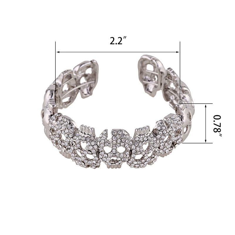 Капиacious? (capacious) мед bracelet? Лучше:
