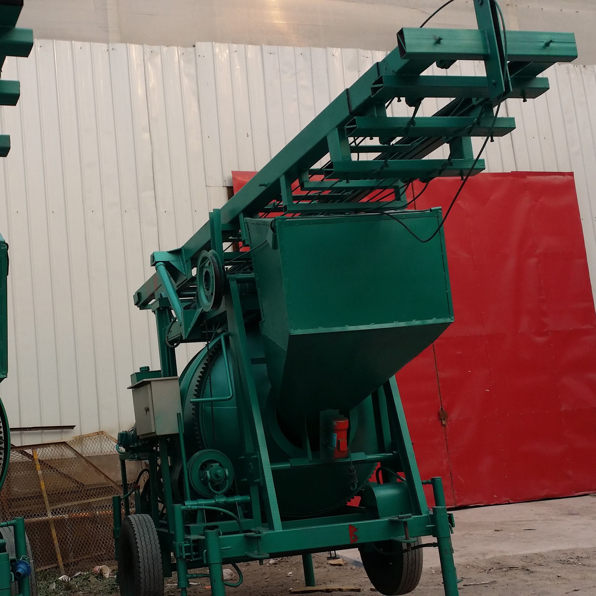 350液压爬梯混凝土搅拌机 全自动可升17-24米升降式搅拌机