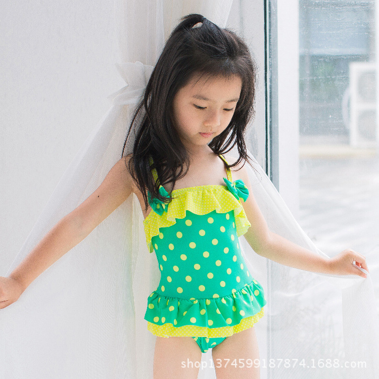 Children's fashionable swimwear with bow
