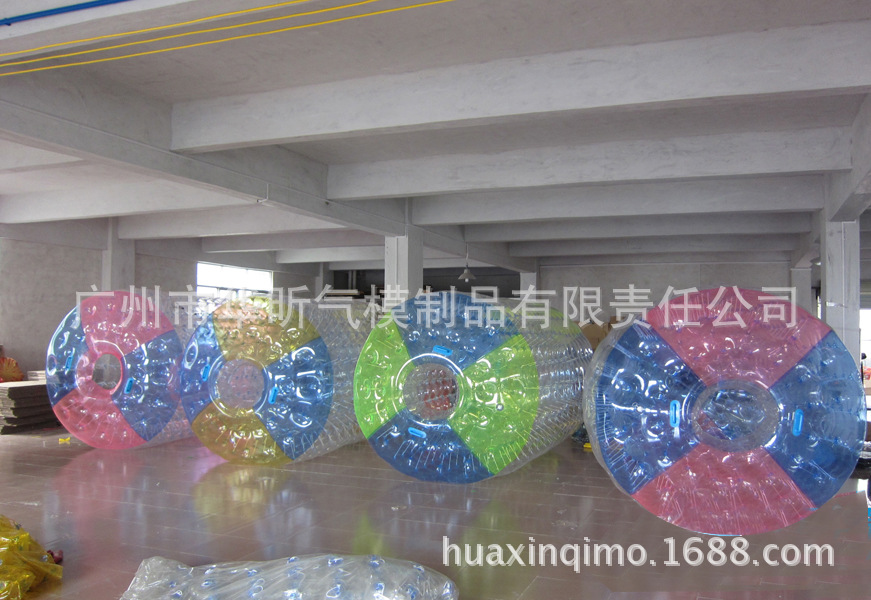 厂家直销水上滚筒球 水上充气玩具 水上球 加厚料水上滚筒可出租