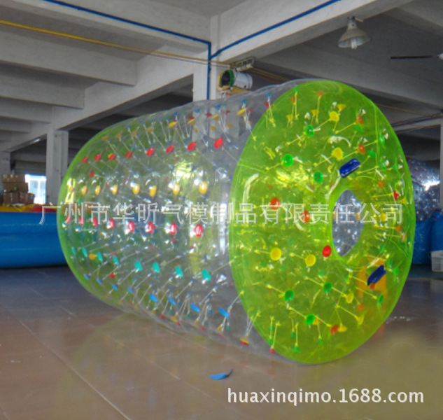 广州厂家直销水上滚筒球 水上充气玩具 水上球 S级加厚料水上滚筒