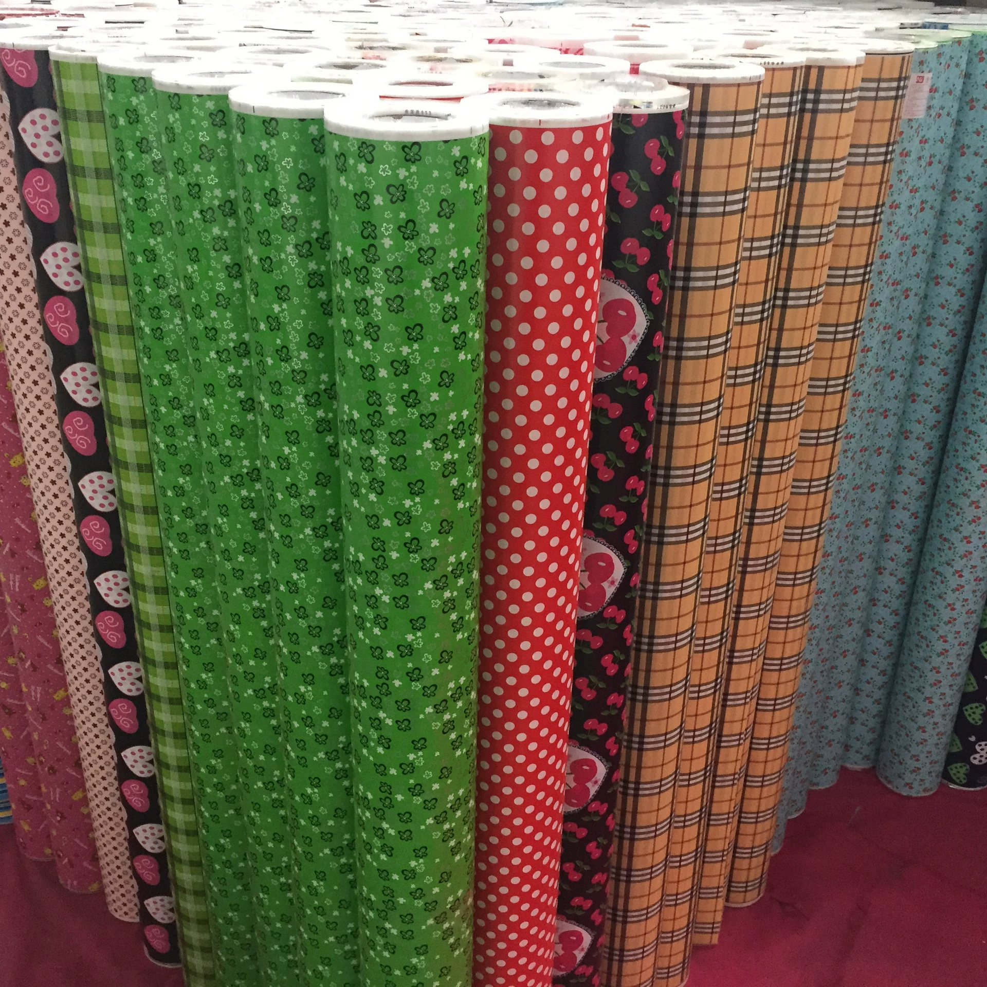 Готовый запас ламинированного нетканого материала от производителя, 100 г, 1.6m цветов, с цветным принтом, водонепроницаемый, для хранения