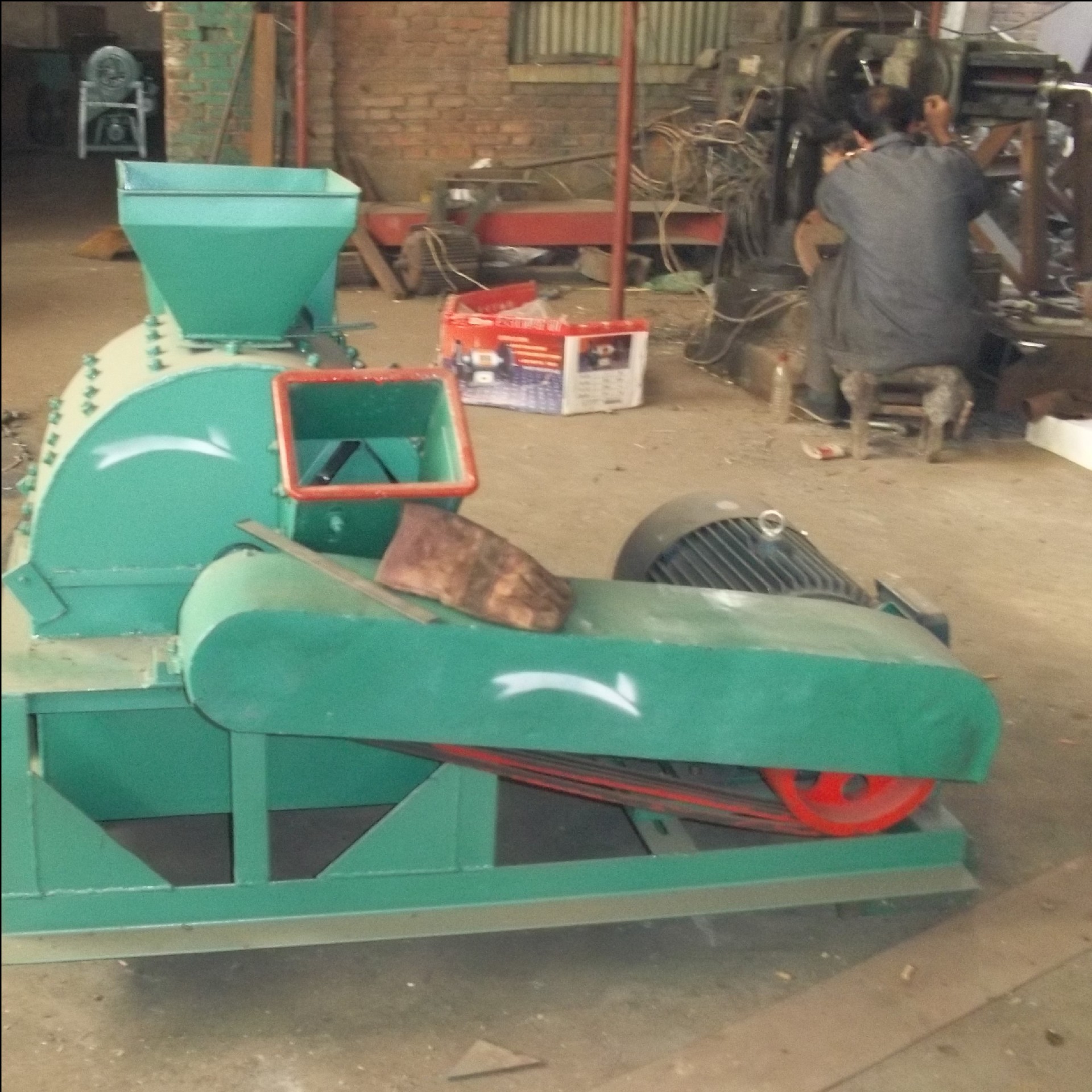 多功能风抽式木材粉碎机 专业批发双进料口锯末机 小型粉碎机