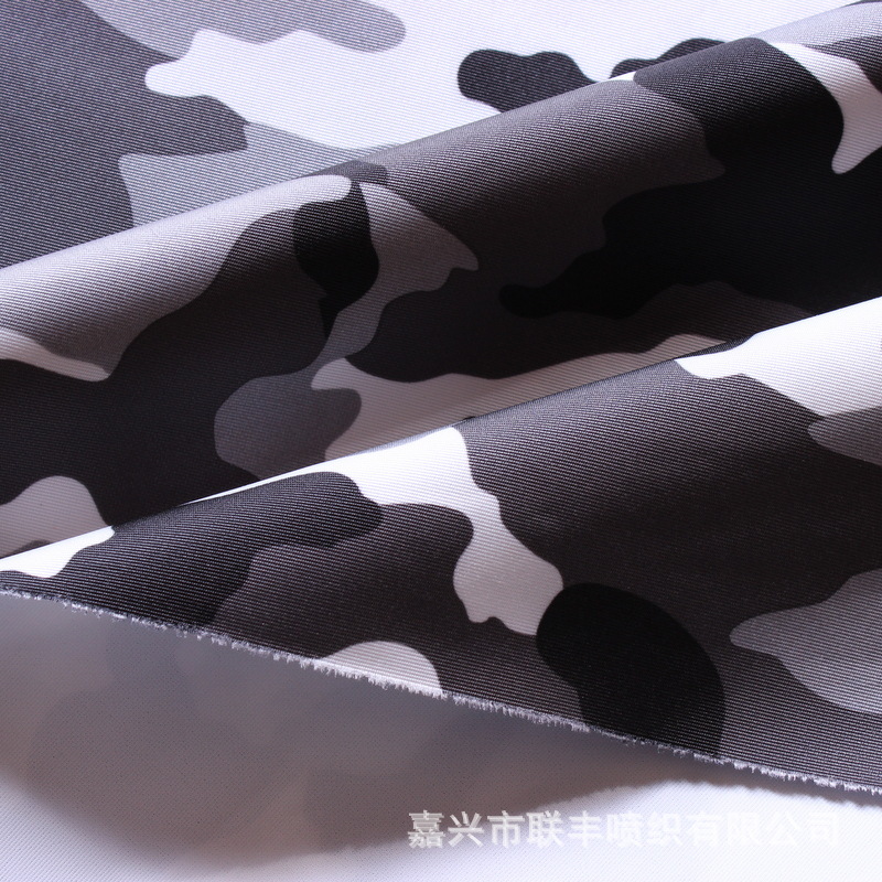 320D塔丝隆黑白迷彩转移纸印花PU白8K/10K 大量出口日本滑雪服料