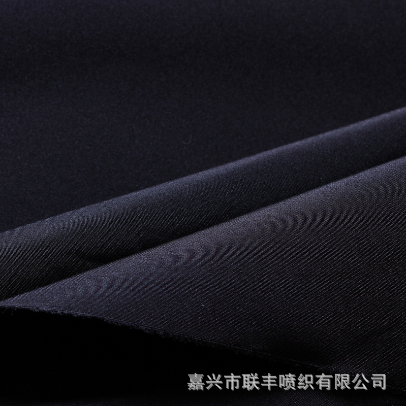 吴江盛泽供应320D涤纶塔丝隆+泼水+PU黑色 冲锋衣运动休闲面料