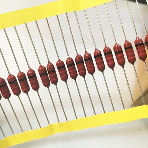 SPT0508A-821KR23-PF  0508  820uH  10%  进口TDK 轴向色环电感