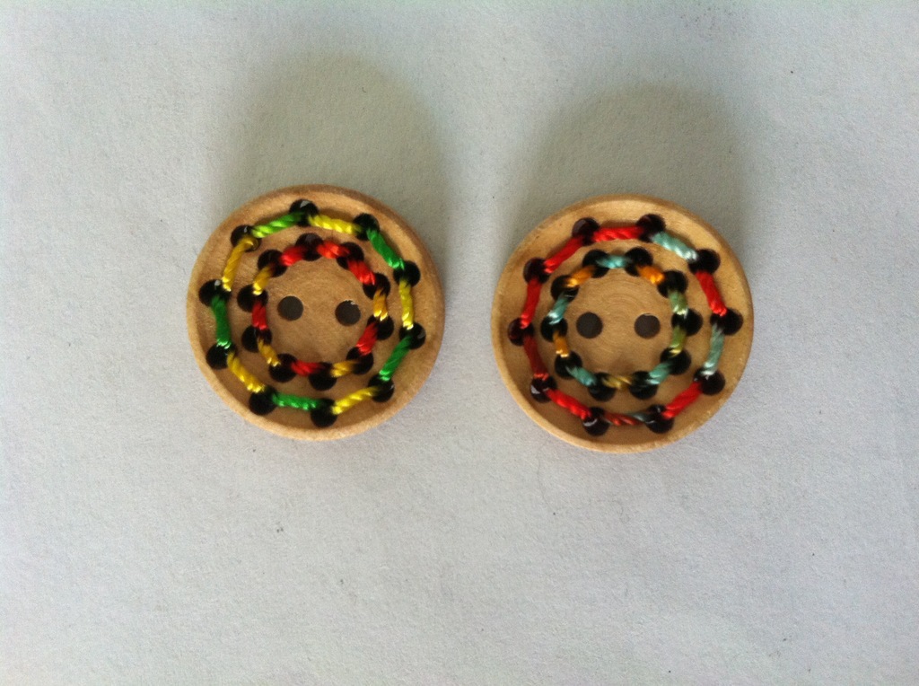 供应穿彩线木纽扣 手工DIY纽扣