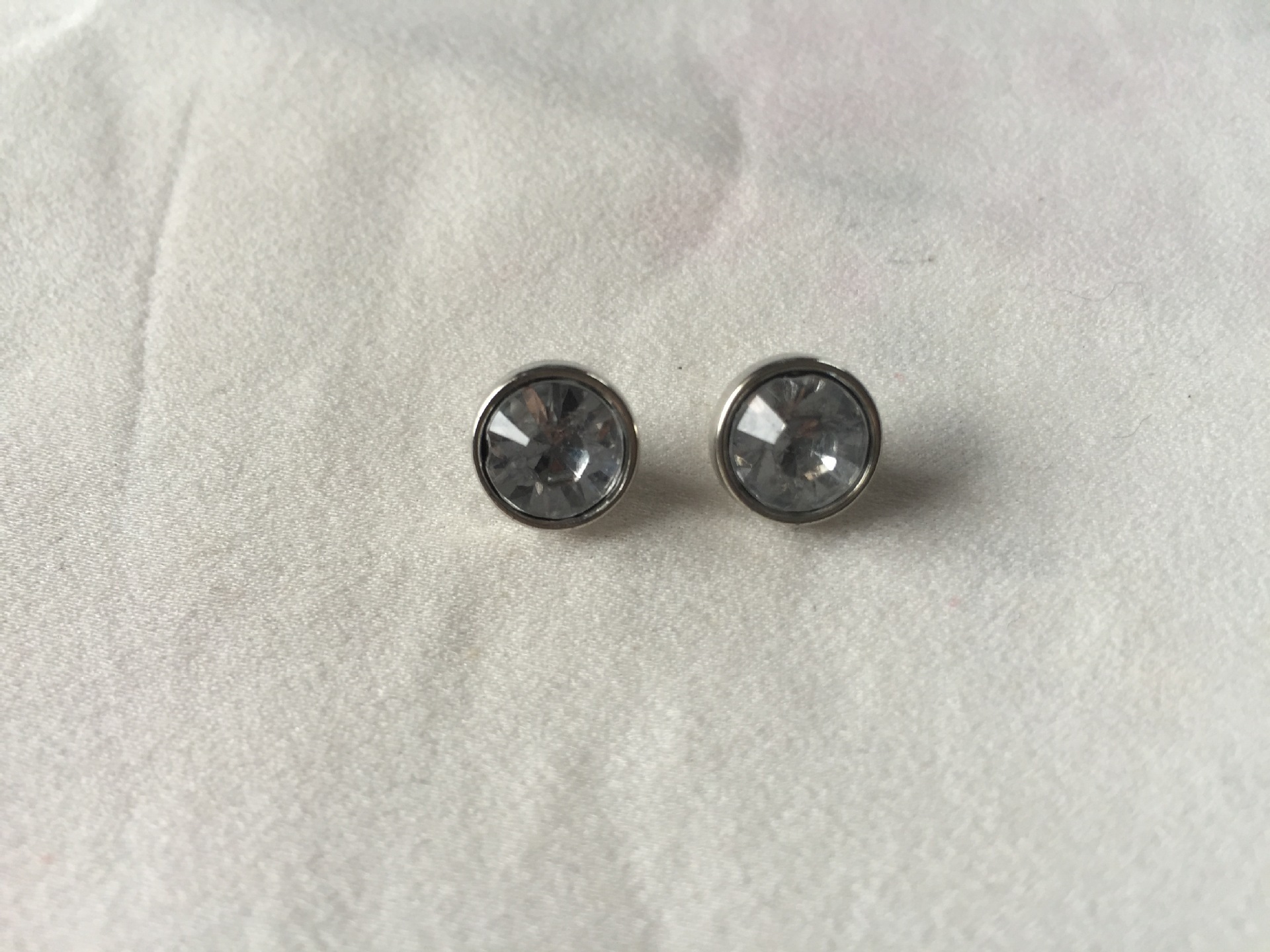 供应10mm菱角钻镶钻塑料蘑菇有脚纽扣 衬衫装饰扣