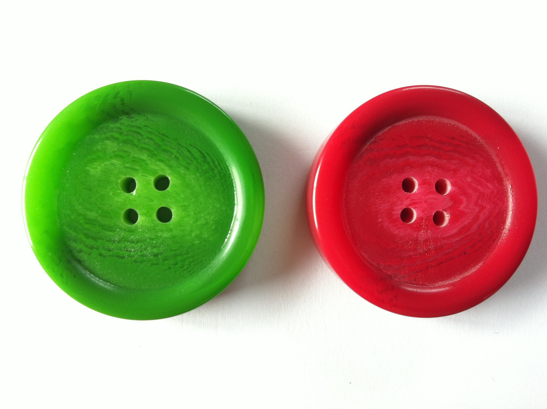 供应3.5cm四眼花纹果绿色树脂大衣纽扣