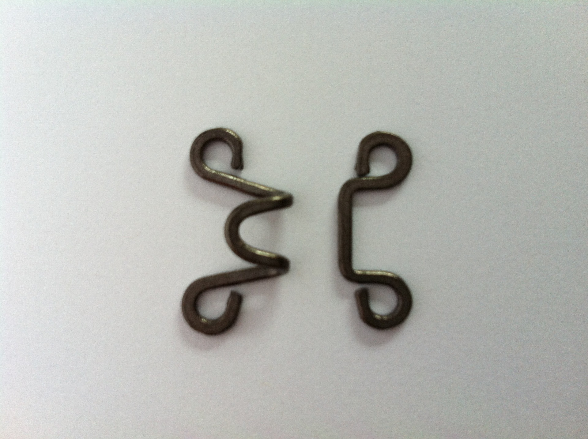 供应小号压扁黑镍色铜风纪扣 领钩 裙钩