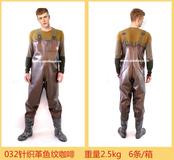 Knitted coffee trousers, camouflage boots