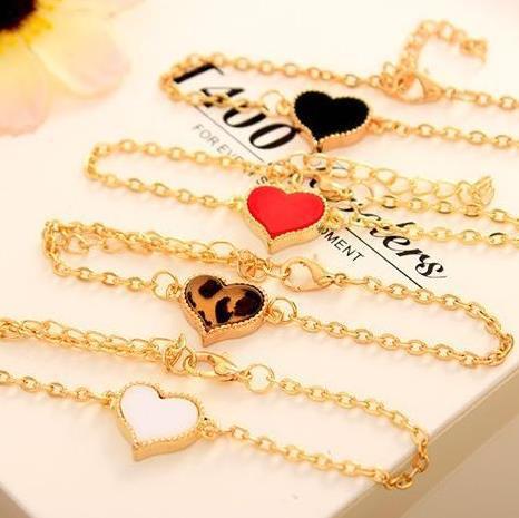 Korean version of fresh jewelry white four-leaf clover heart love bracelet Yiwu commodity wholesale E054
