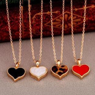 Ожерелье в виде сердечка, цепочка до ключиц, в корейском стиле, европейский стиль, четырехлистный клевер