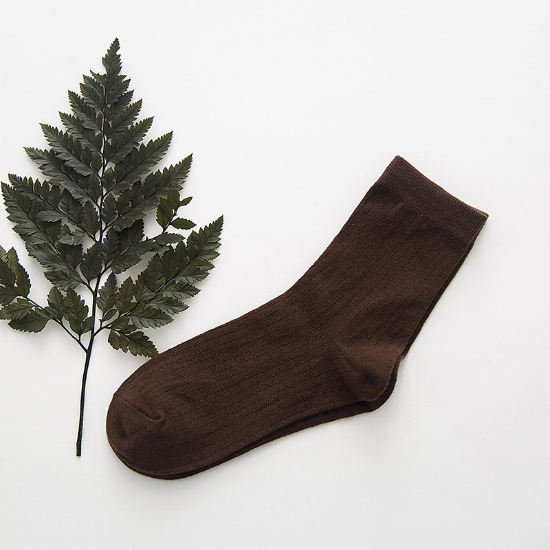 Calcetines de algodón de media pantorrilla para hombres y mujeres de color sólido rayas verticales calcetines de pila de todos los partidos frescos lisos calcetines calientes fábrica al por mayor