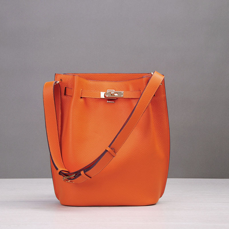 2026 New Model Genuine Leather Bucket Bag Casual Vertical Shoulder Bag Original Cowhide Horseshoe Shoulder Handbag for Women 2026 New Model Genuine Leather Bucket Bag Casual Vertical Shoulder Bag Original Cowhide Horseshoe Shoulder Handbag for Women