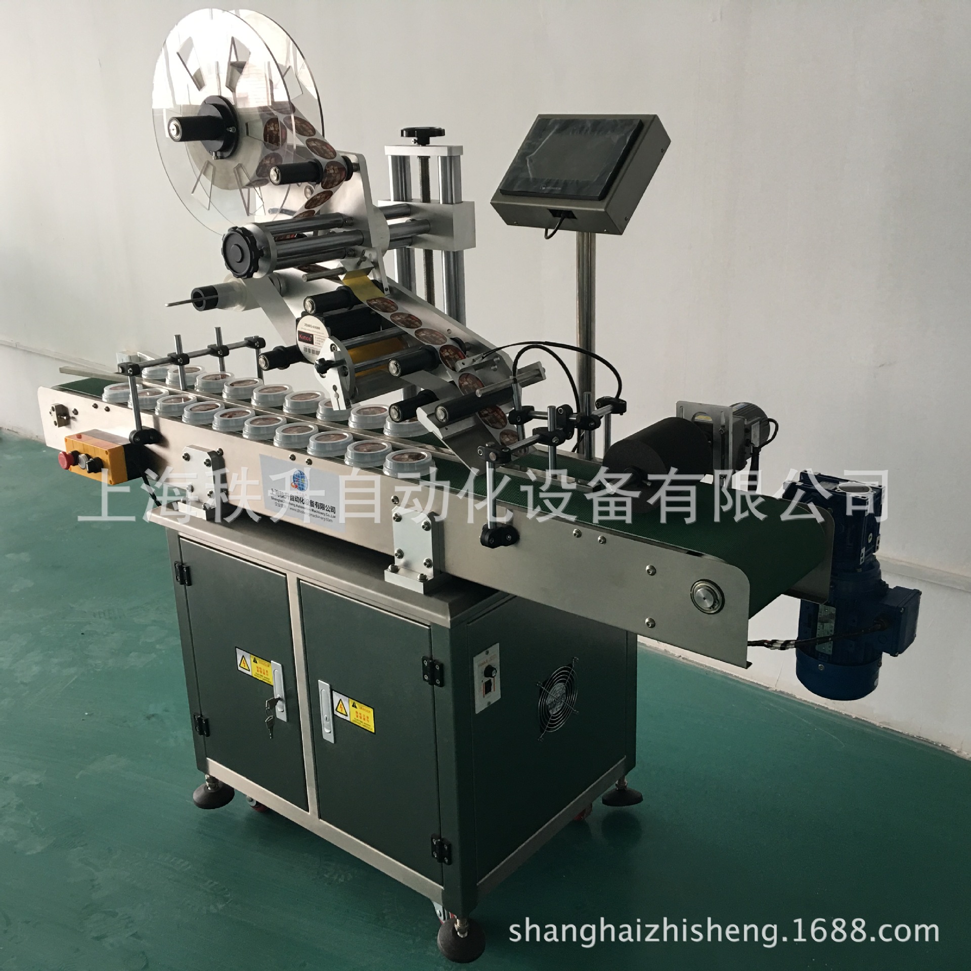 快餐盒自动平面贴标机 塑料盒贴商标机器 有机蔬菜盒贴标签机器