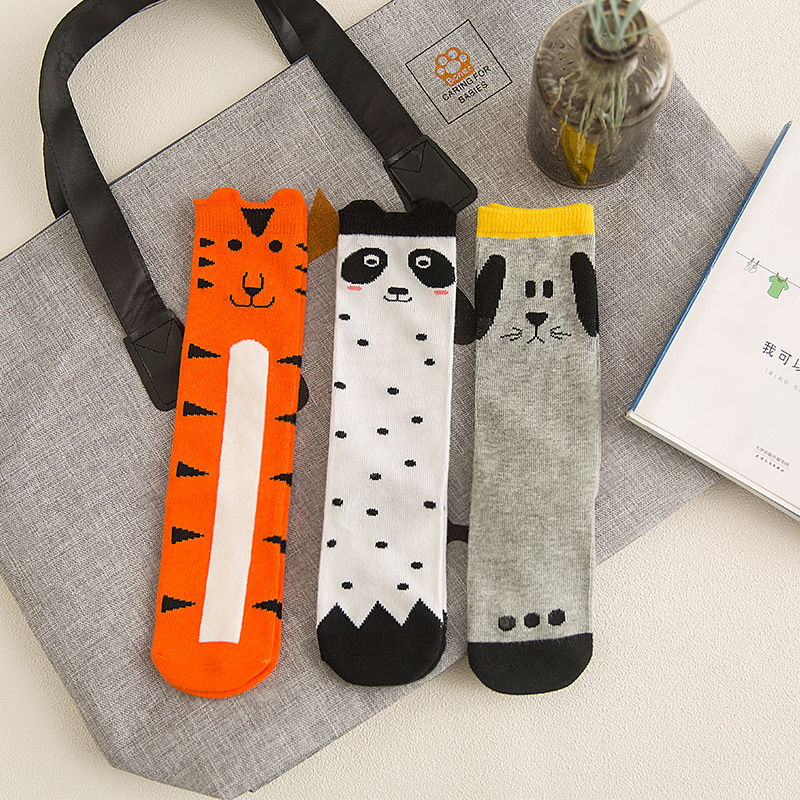 Calcetines para niños al por mayor calcetines de suministro directo de fábrica dibujos animados de otoño e invierno PARA NIÑOS Calcetines de algodón de oreja tridimensional calcetines de media pantorrilla al por mayor