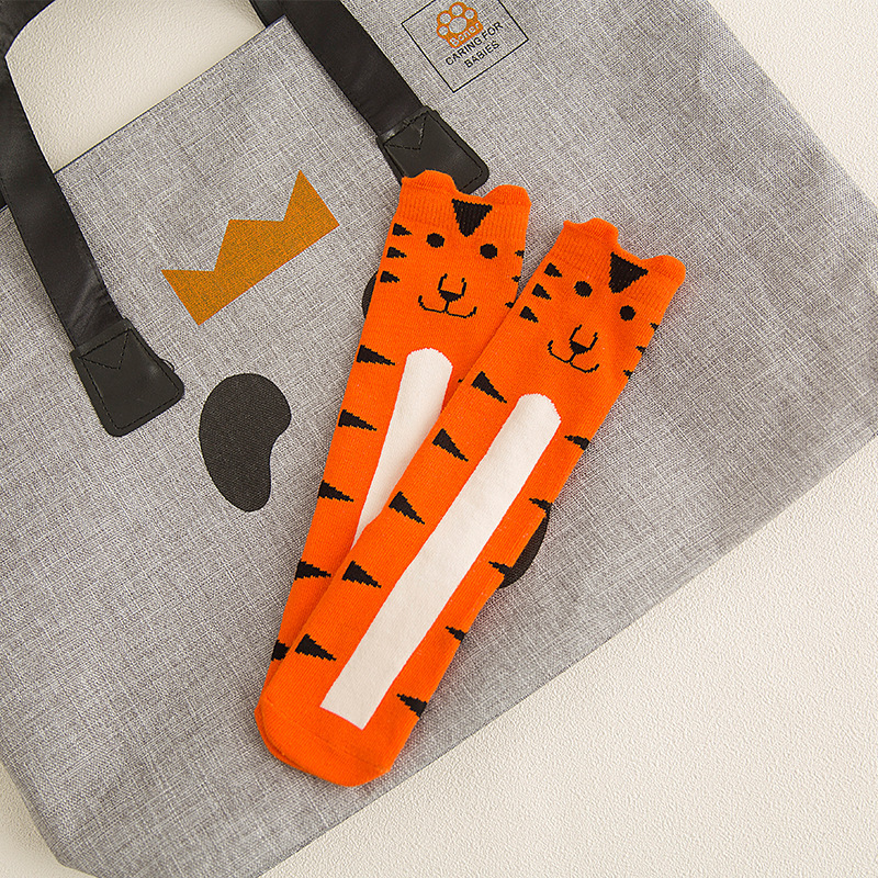 Calcetines para niños al por mayor calcetines de suministro directo de fábrica dibujos animados de otoño e invierno PARA NIÑOS Calcetines de algodón de oreja tridimensional calcetines de media pantorrilla al por mayor