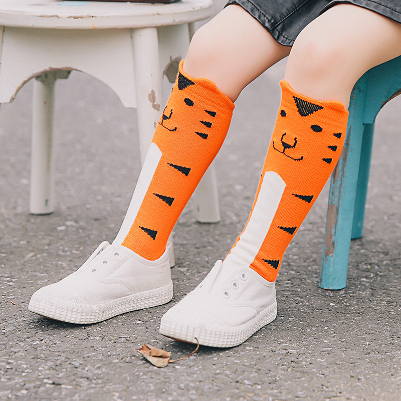 Calcetines para niños al por mayor calcetines de suministro directo de fábrica dibujos animados de otoño e invierno PARA NIÑOS Calcetines de algodón de oreja tridimensional calcetines de media pantorrilla al por mayor