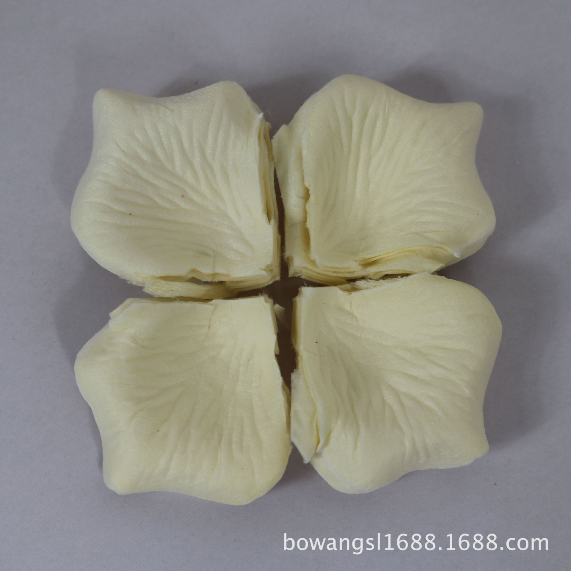 En stock al por mayor simulación pétalos de rosa mano-tirar flor boda habitación boda cama vacaciones decoración no tejido pétalos 144 piezas/bolsa