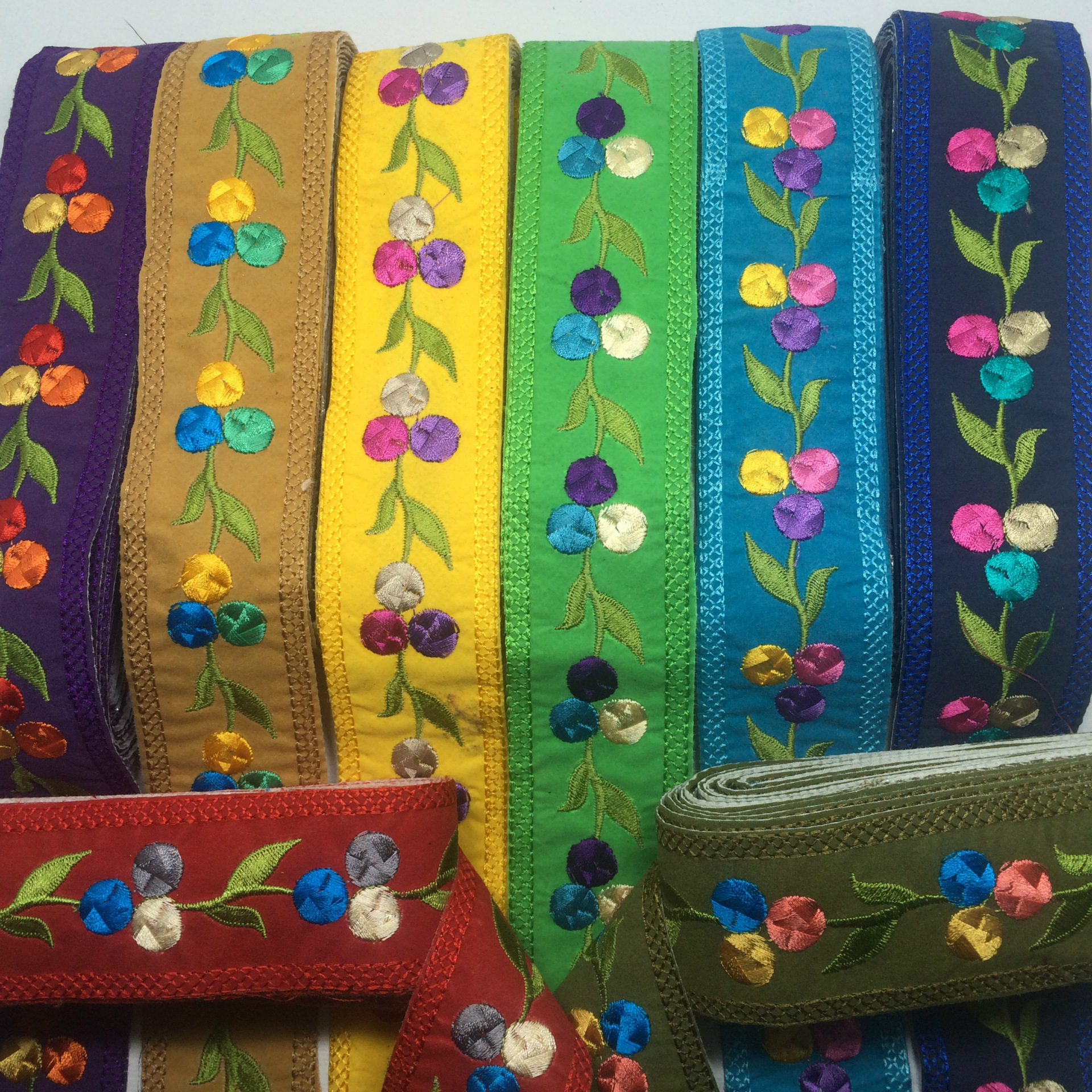 厂家销售13色复古 刺绣民族花边 精美条码花边服装辅料 电脑绣花