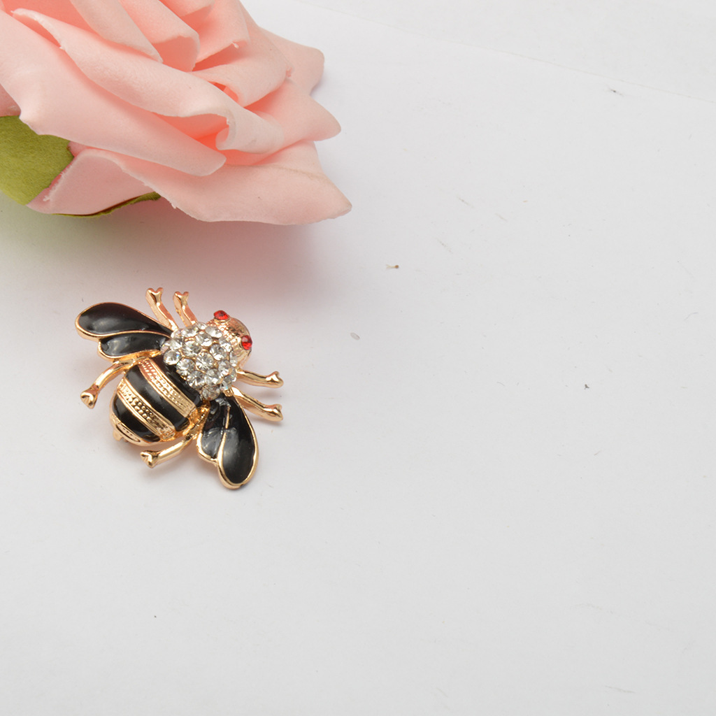 검은 꿀벌-붉은 눈