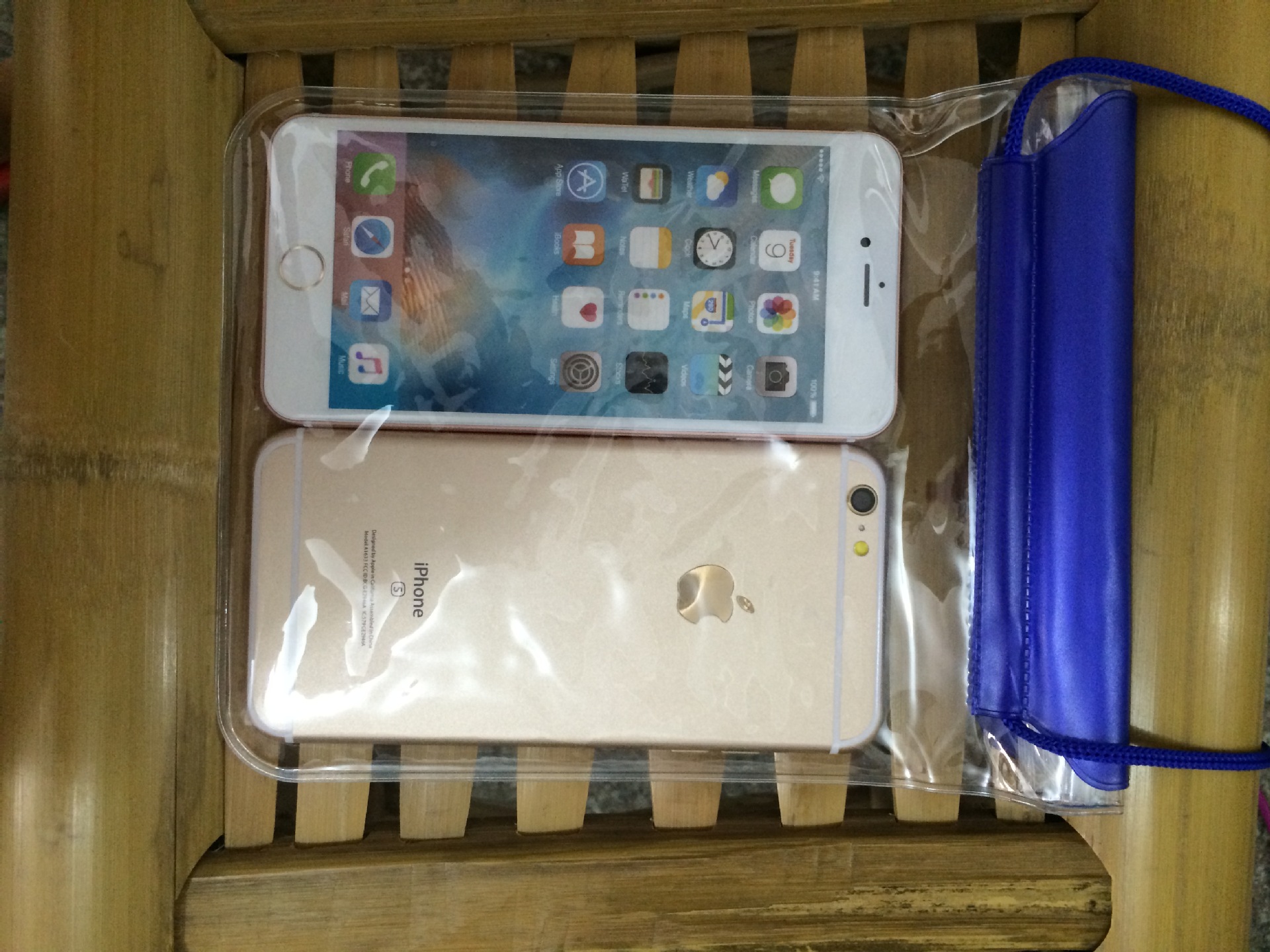 투명 다크 블루