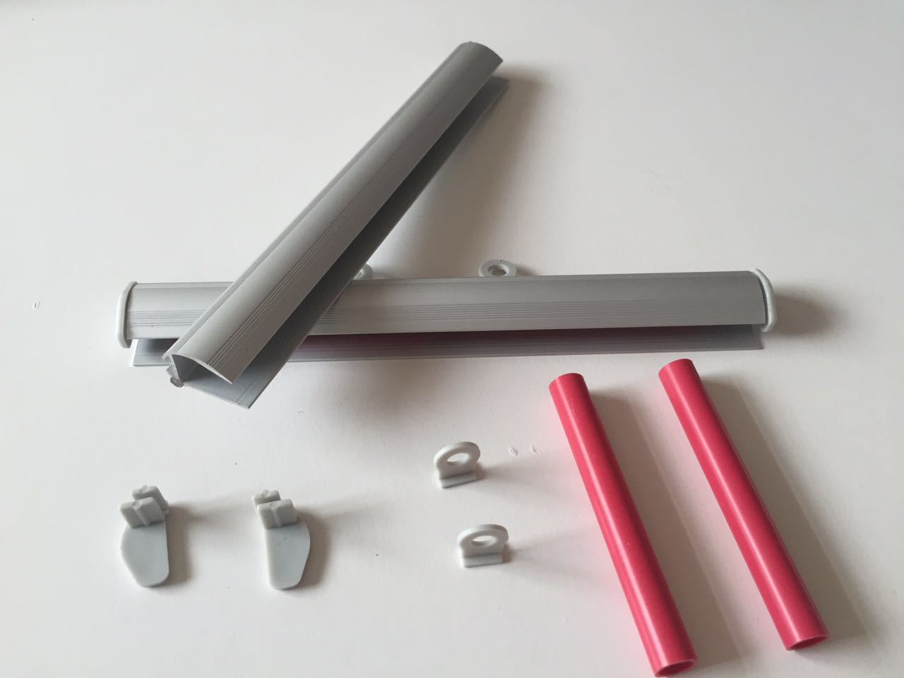 厂家直销卷轴式铝合金挂轴 超市广告促销铝合金挂杆