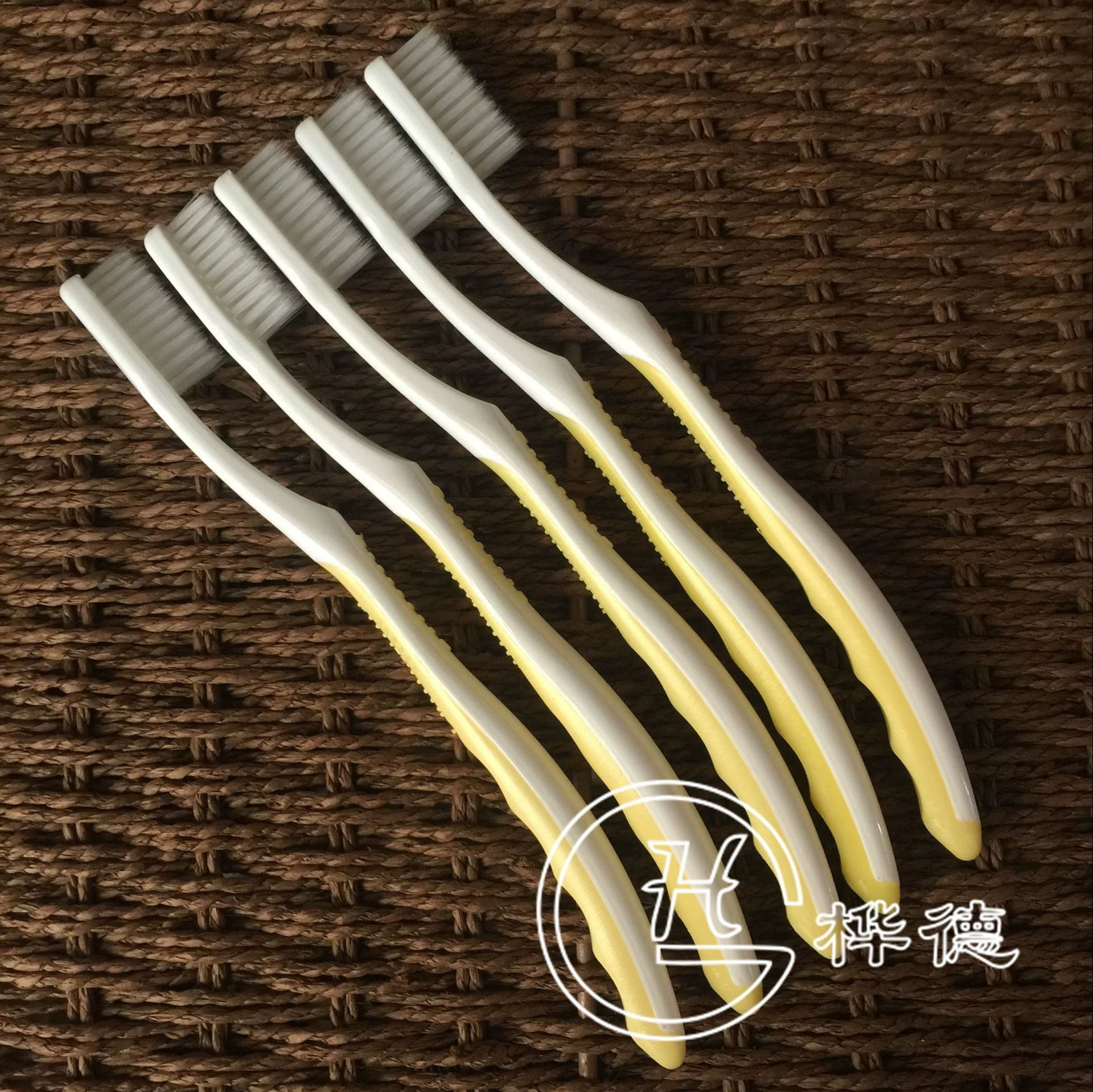 Фабрика прямой Отель одноразовая зубная щетка рынок зубная щетка пластиковая зубная щетка