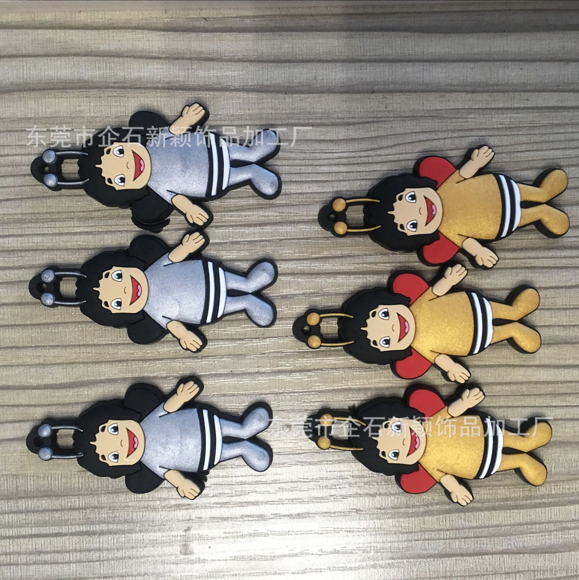 工厂供应金属色滴胶软胶饰品金色银色滴胶饰品葱粉胶章标