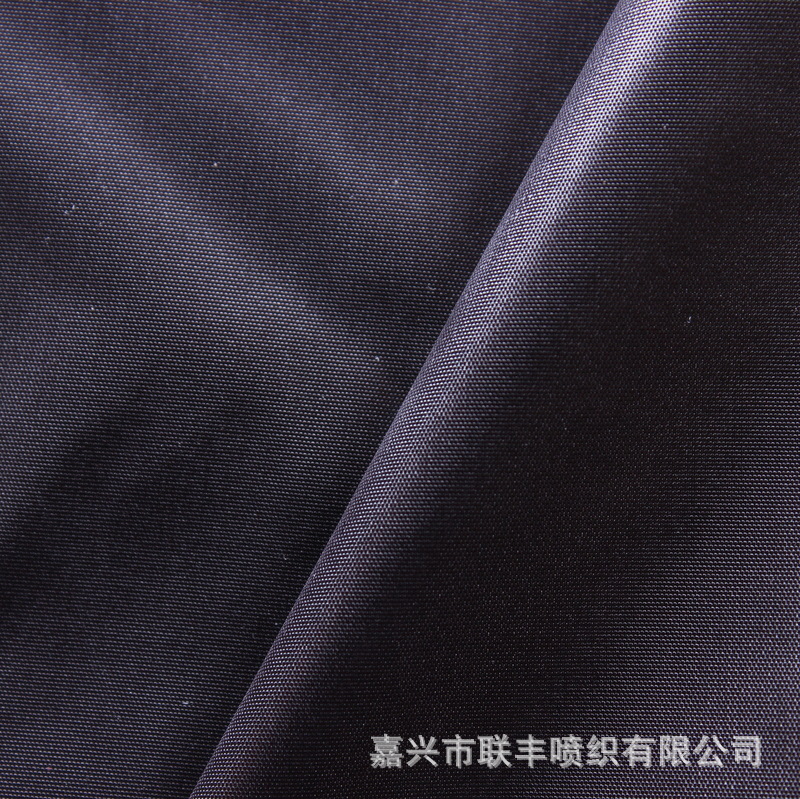 热销产品50D*50D 290T涤塔夫油面压光轧光  防水服装里料包袋