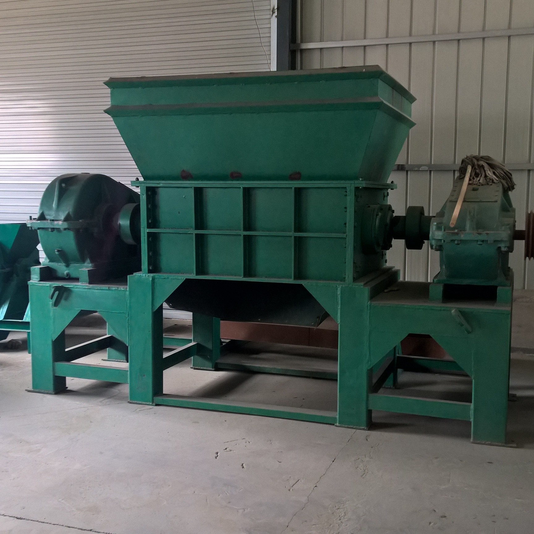 22kw大功率双轴撕碎机 汽车外壳大型撕碎机 废旧轮胎双轴破碎机