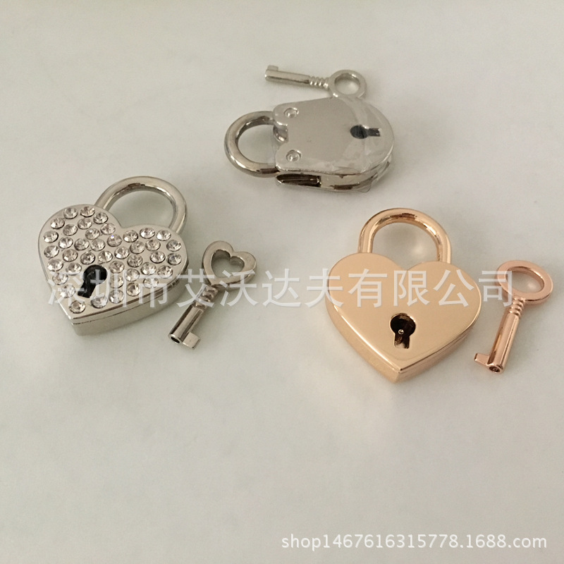 厂家直销 中号心形锁时尚高档合金挂锁 挂锁配钥匙 五金配件批发
