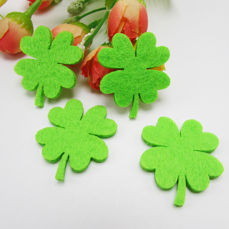 Nueva moda hecha a mano trébol de cuatro hojas de fieltro accesorios de tela accesorios para el cabello bricolaje accesorios de ropa fábrica en stock al por mayor