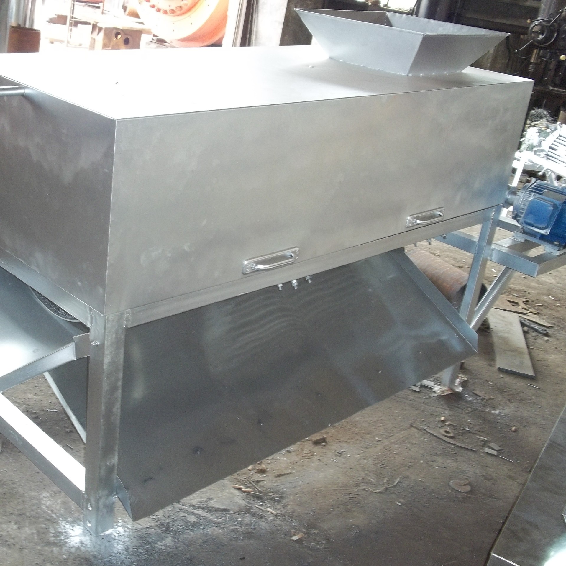 供应核桃加工去皮洗涮机 鲜核桃剥皮清洗机 野核桃去青皮机