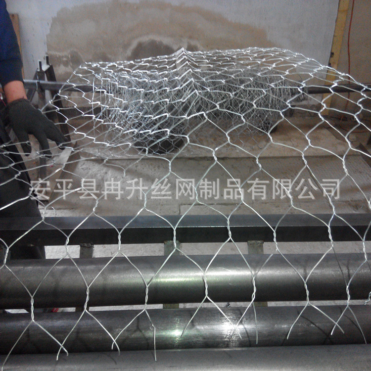 镀锌六角孔羊圈围栏铁丝网草原牲畜围栏网拧花六角网草原专用