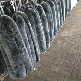 毛领;帽条;毛球