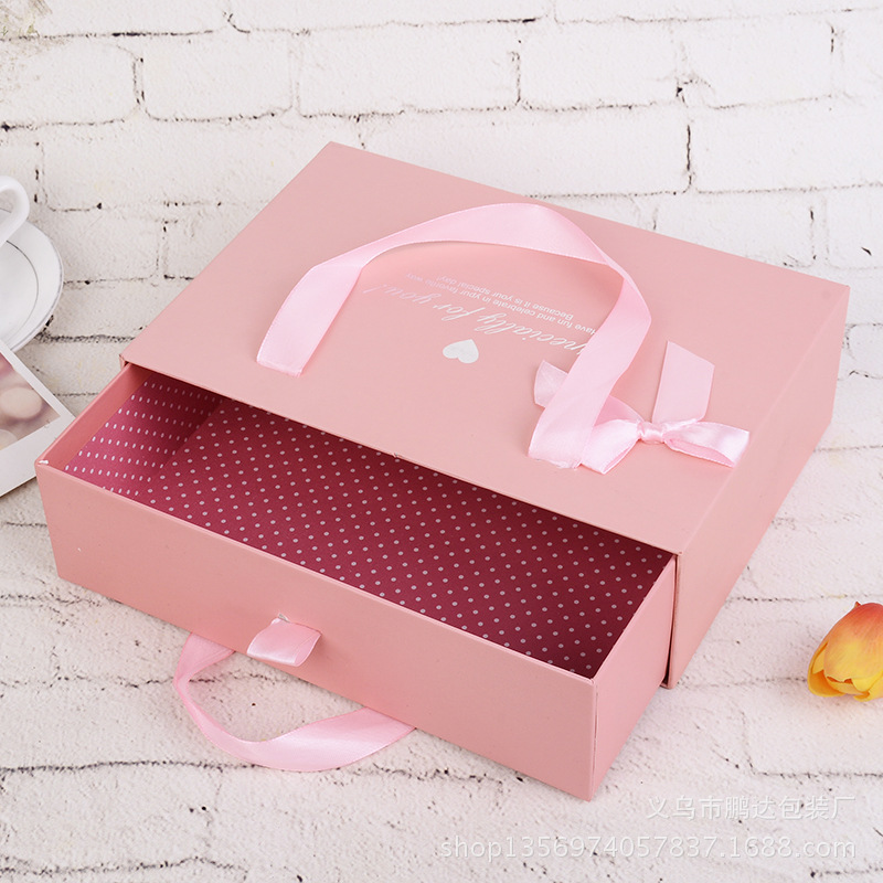 Venta al por mayor Rosa lindo cajón embalaje caja portátil cinta arco joyero caja de dulces ropa interior regalo cartón