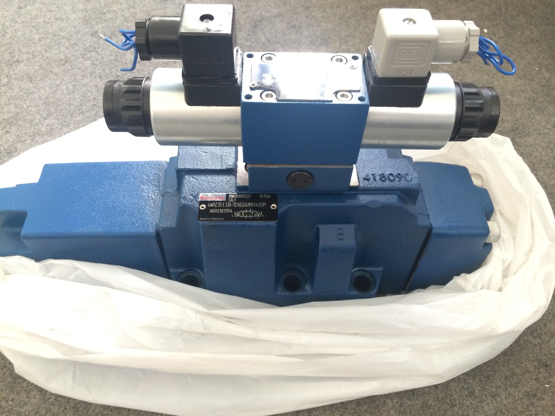 力士乐电液比例换向阀4WRZ10E50-70/6EG24N9EK4/D3M-德国