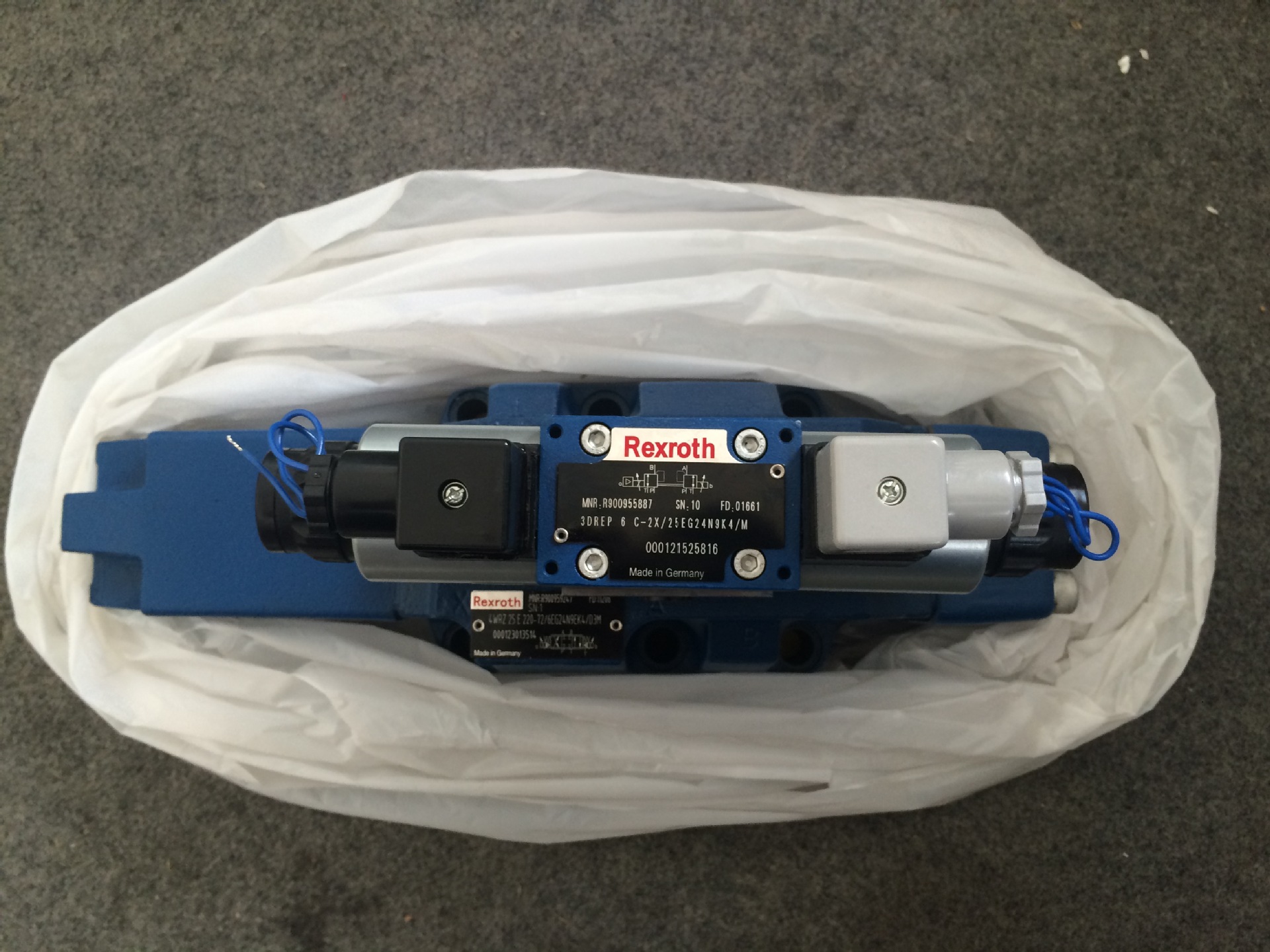 力士乐电液比例换向阀4WRZ16W9-100-7X/6EG24N9K4/M-德国