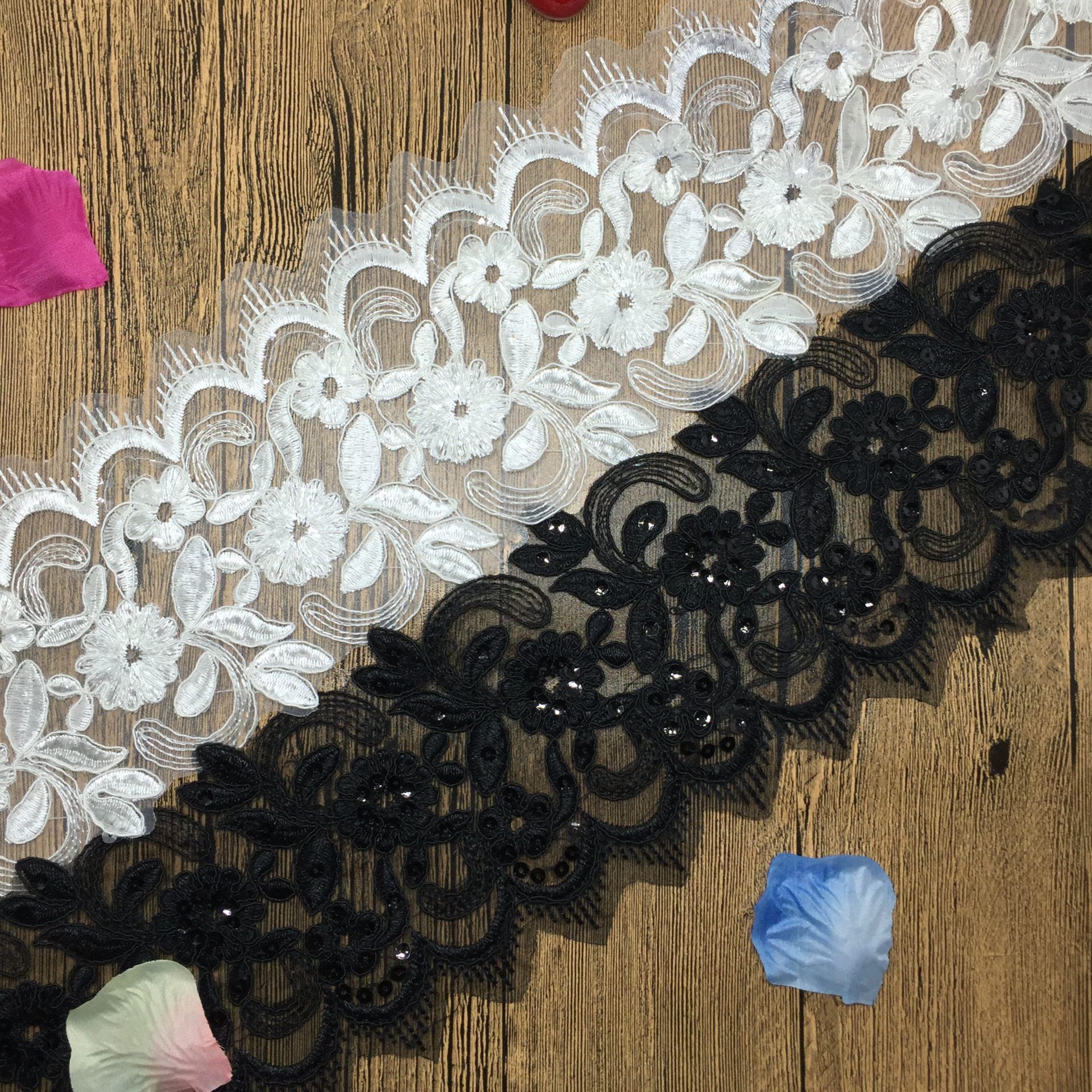 工厂销售网纱蕾丝片珠刺绣花边 时尚服装辅料批发 车股刺绣花边
