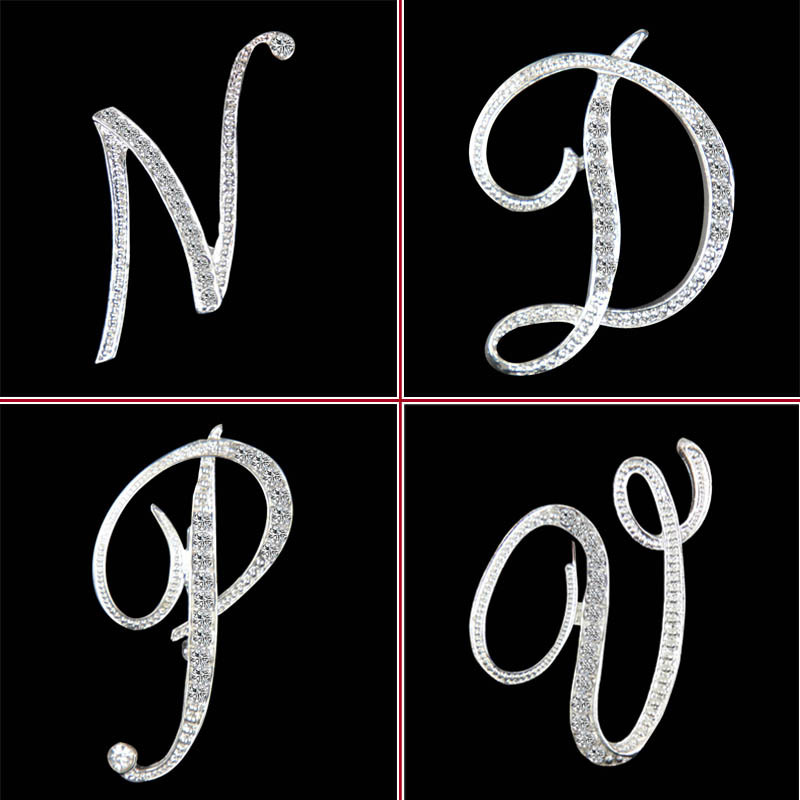 Europa y América simple 26 inglés letras diamante broche mujer geométrica moda temperamento broche suéter pin Accesorios