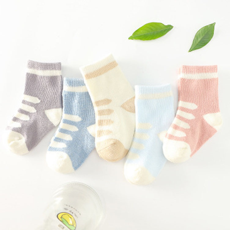 Venta de consignación calcetines para niños grandes, medianos y pequeños calcetines para bebés calcetines de algodón tubo medio calcetines para niños calcetines para estudiantes fábrica al por mayor