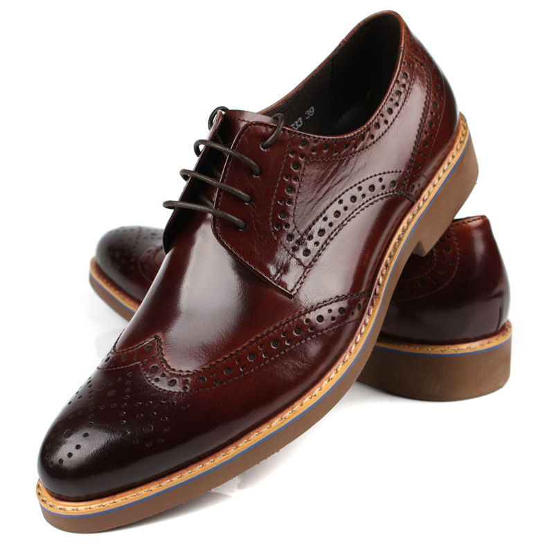 Casual low shoes English style with shoelaces
