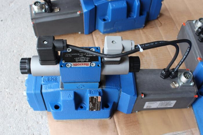 德国力士乐比例电液阀4WRKE25EA350L-3X/6EG24K31/A1D3