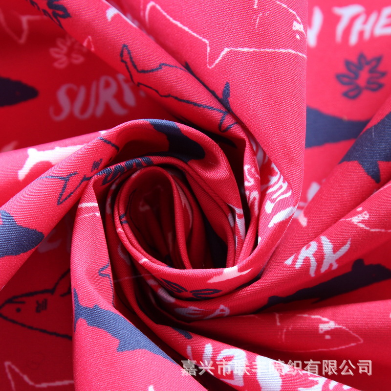 供应 红色鲨鱼印花桃皮绒防泼水平桃PA涂层 渔夫帽围裙涤纶面料