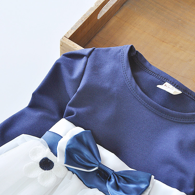 Autumn long-sleeve with bow