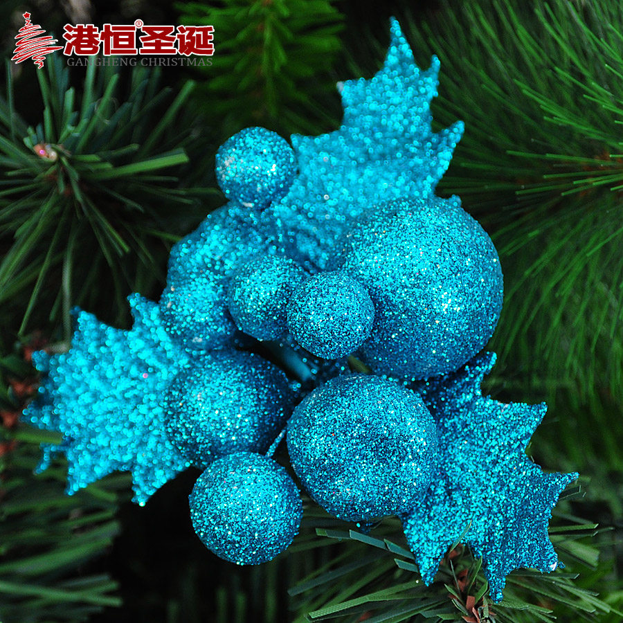Arreglos florales navideños con flores secas, racimos de frutas brillantes, coronas para árboles de Navidad, adornos de vid, decoraciones colgantes y artículos decorativos.