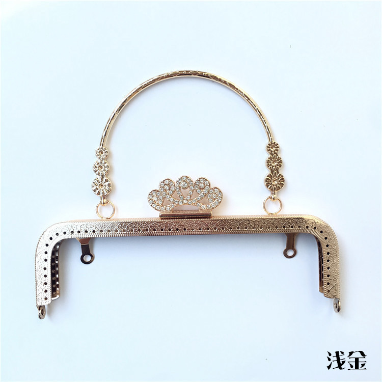 No existen 20cm cuadrado relieve con diamantes corona de tres flores brazo oro bronce, oro ligero